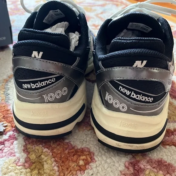 Men’s New Balance 1000 10.5 Silver Metallic Sneakers - Picture 7 of 9